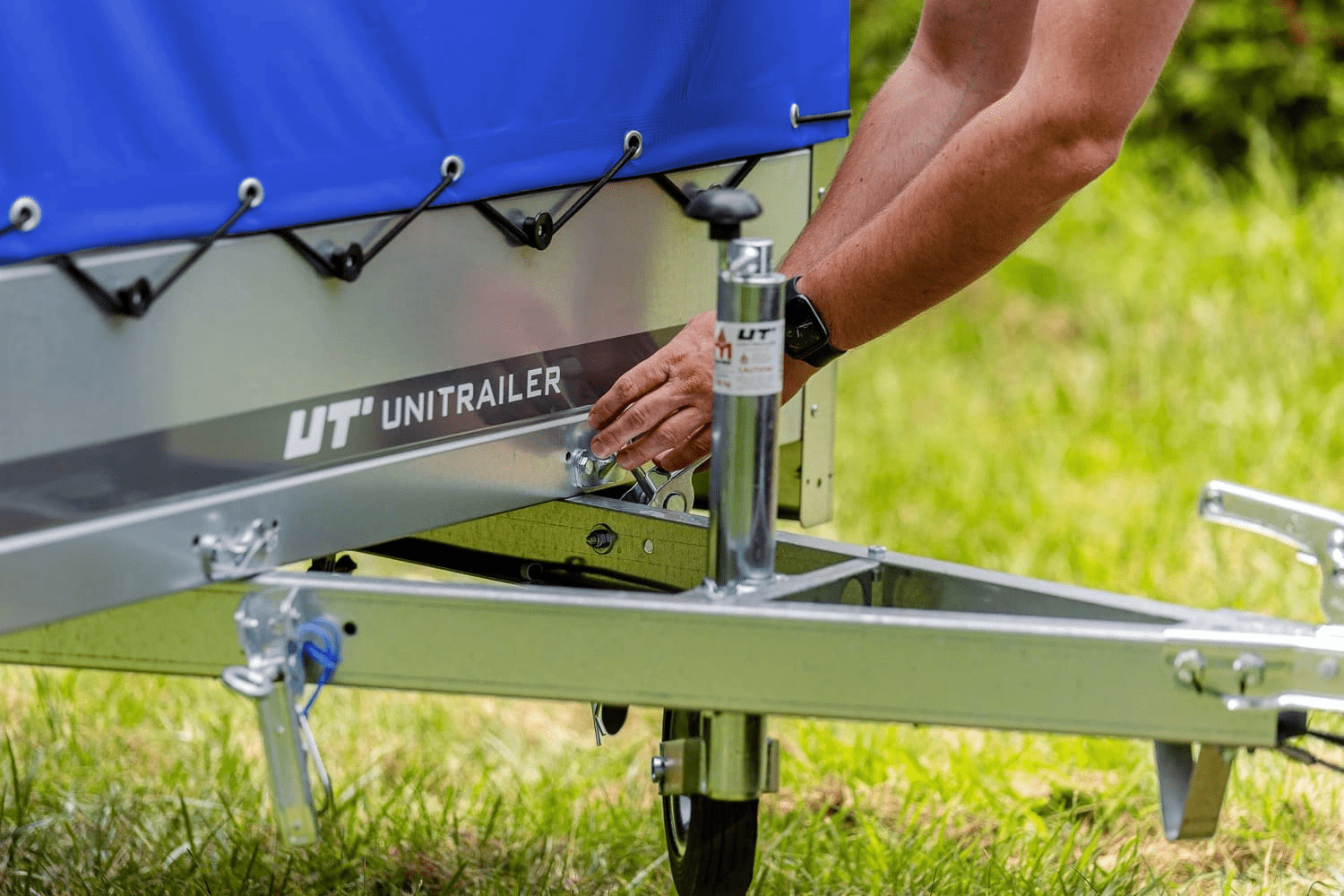 ger_pl_Auto-Anhanger-230×125-Garden-Trailer-230-KIPP-Unitrailer-750-kg-mit-Stutzrad-blauer-Hochplane-und-Hochspriegel-4234_10